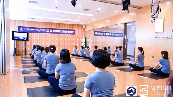 逐光而行步履不停|济南奥体瑜伽中心“全能瑜伽教培班”开班啦！
